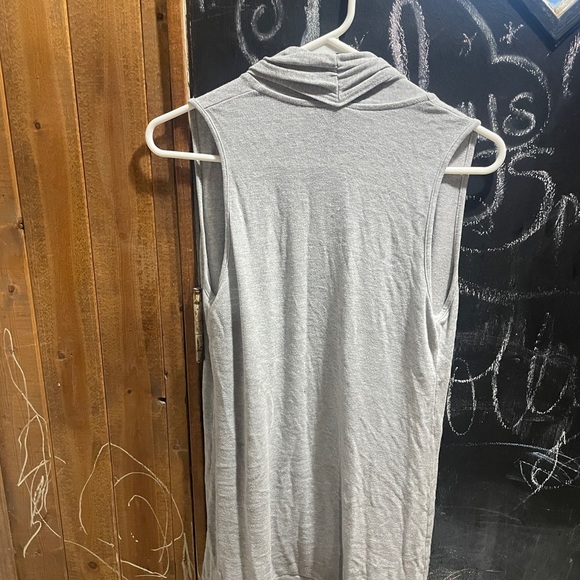 Forever 21 Gray Sleeveless Vest - Picture 4 of 6